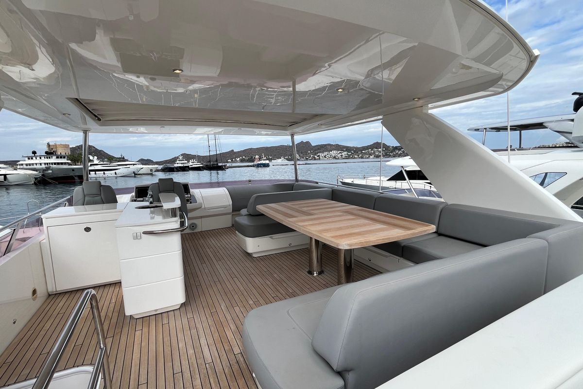 2016 Princess 68 