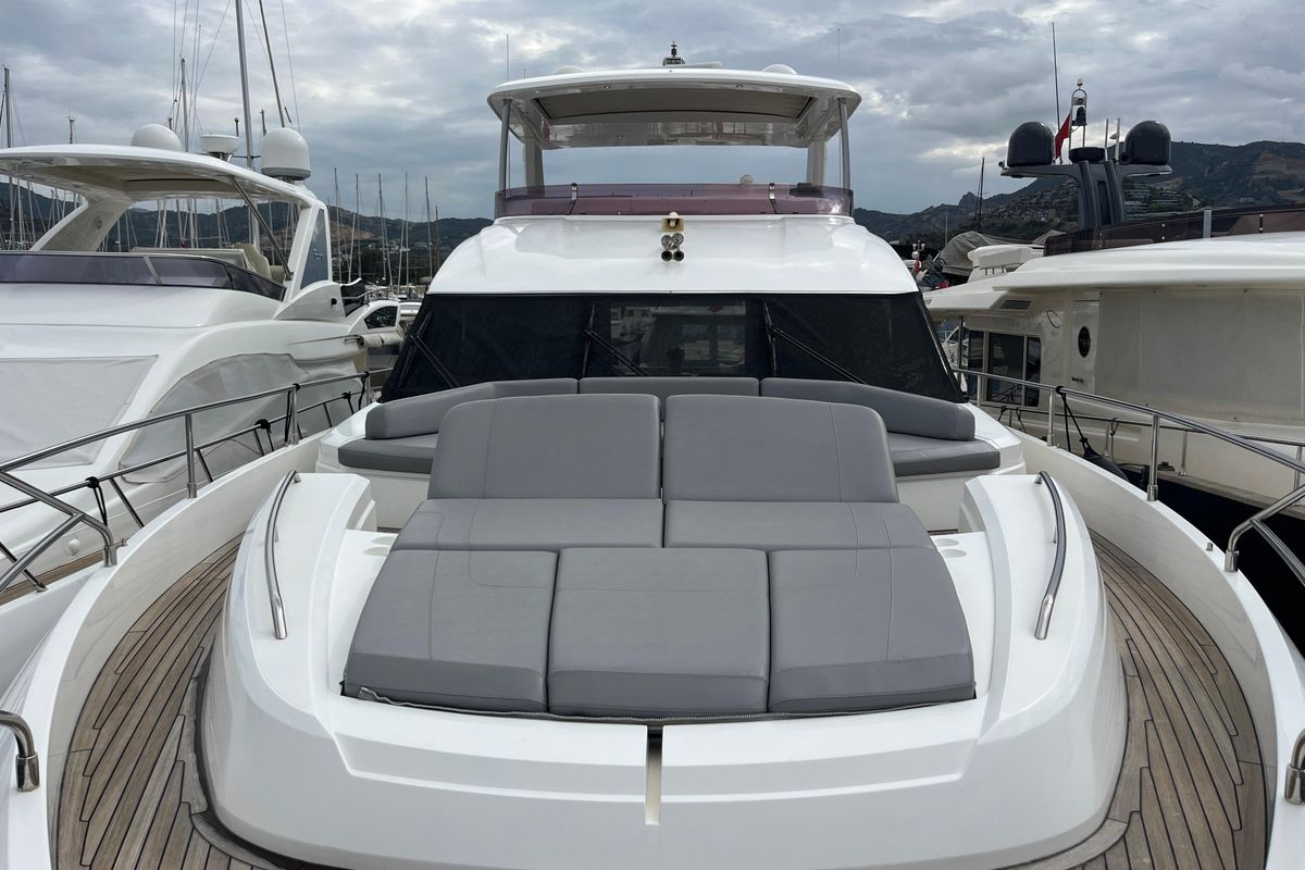 2016 Princess 68 