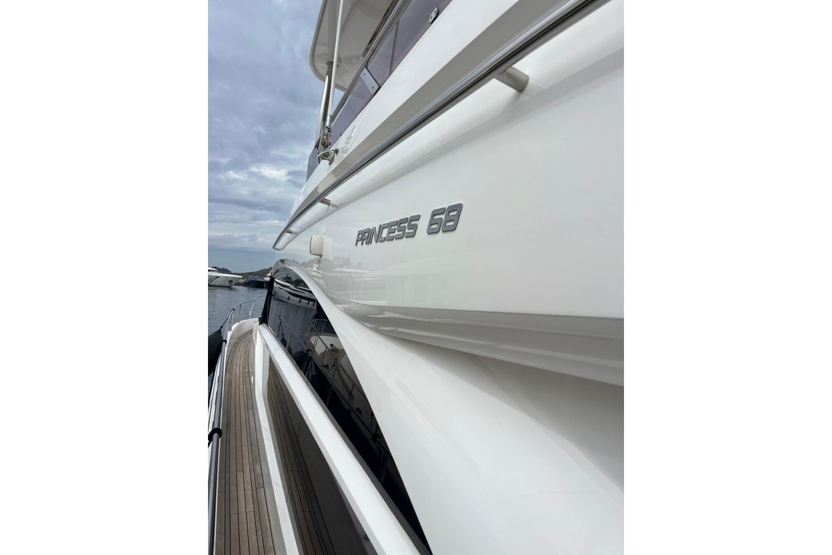 2016 Princess 68 