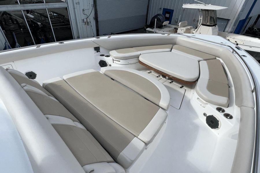 2019 Boston Whaler 420 Outrage