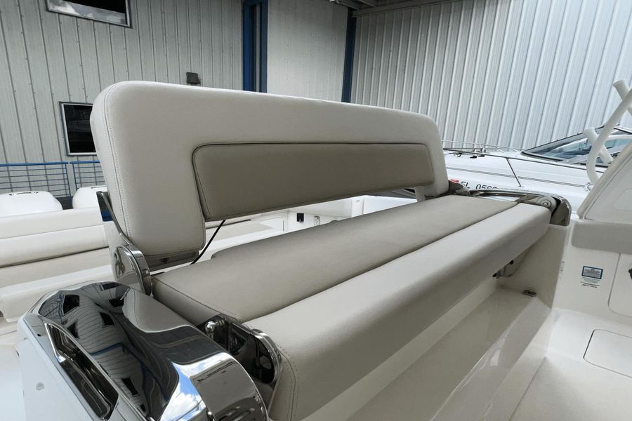 2019 Boston Whaler 420 Outrage