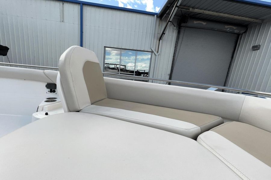 2019 Boston Whaler 420 Outrage