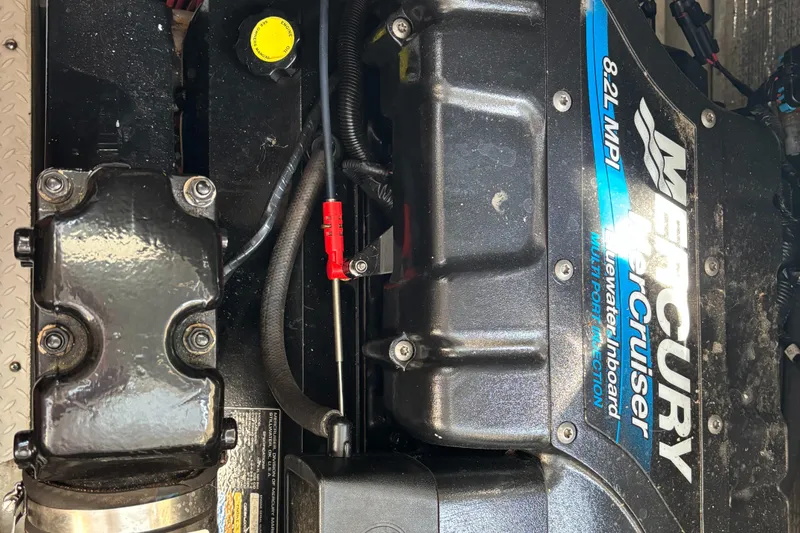  Yacht Photos Pics Engine of 2000 Cruisers Yachts 3870 Express with Mercury MerCruiser 8.2L MPI.