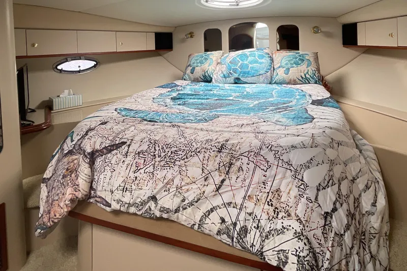  Yacht Photos Pics Cozy bedroom in 2000 Cruisers Yachts 3870 Express with turtle-themed bedding.