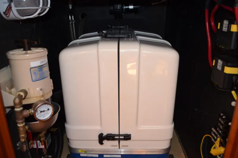 Fleur De Lys Yacht Photos Pics 