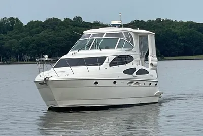 Cruisers Yachts 405 Express Motoryacht