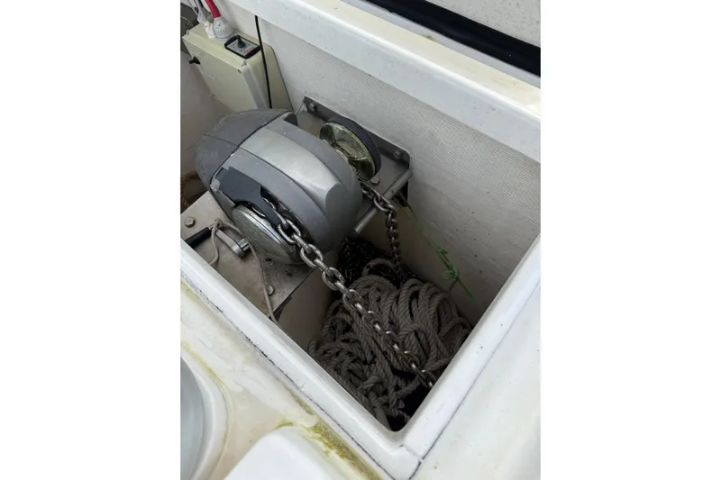Manila Spirit Yacht Photos Pics Boat anchor winch system with chain and rope in a Dean 5000, 2012 model.