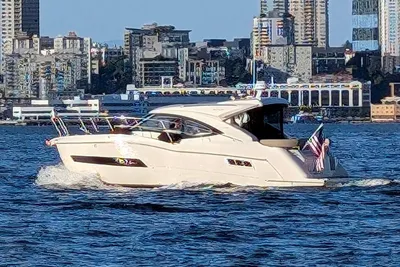 Carver C37 Coupe