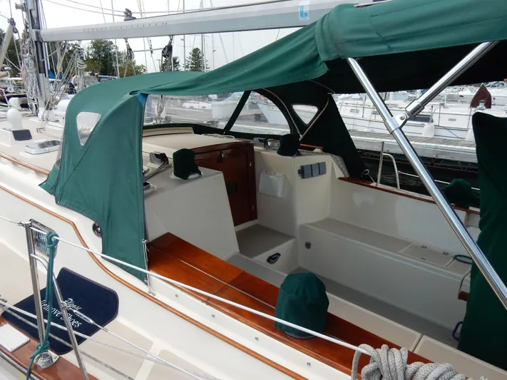 Tilikum III Yacht Photos Pics 