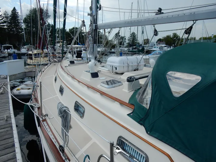 Tilikum III Yacht Photos Pics 