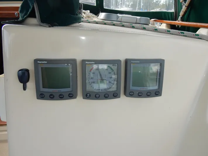 Tilikum III Yacht Photos Pics 