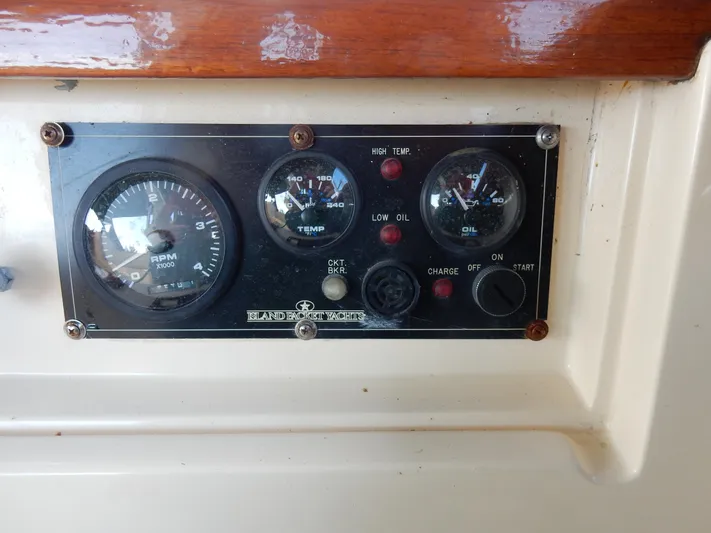 Tilikum III Yacht Photos Pics 