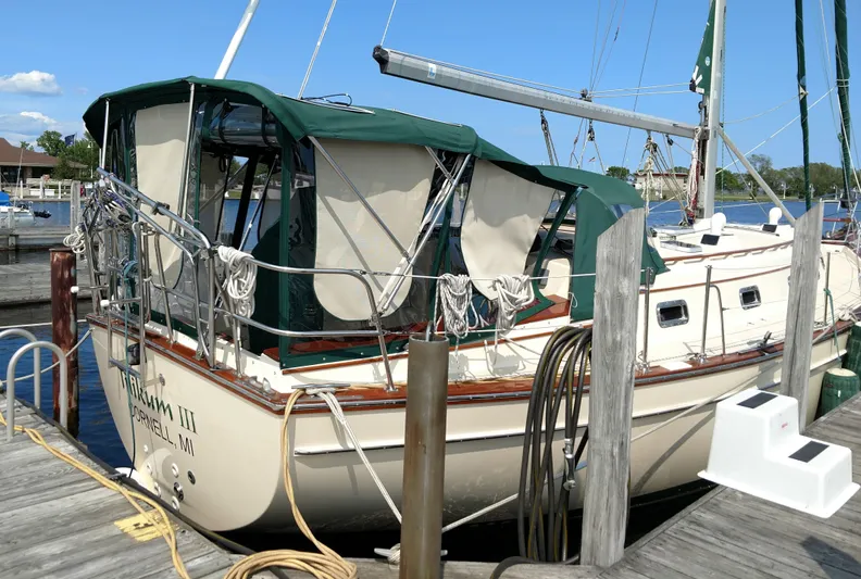 Tilikum III Yacht Photos Pics 