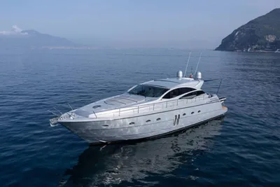 2005 Pershing 62