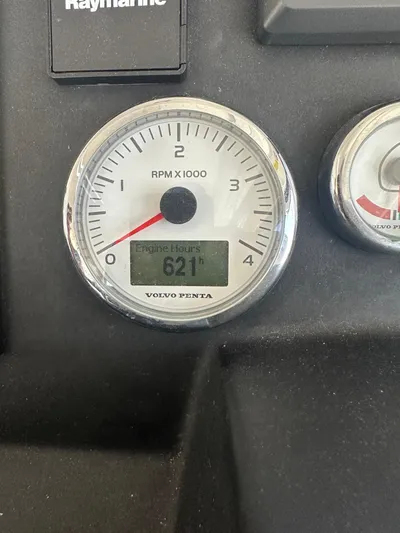 "freedom" Yacht Photos Pics Volvo Penta tachometer showing 621 engine hours on Jeanneau NC 14, 2016 model.