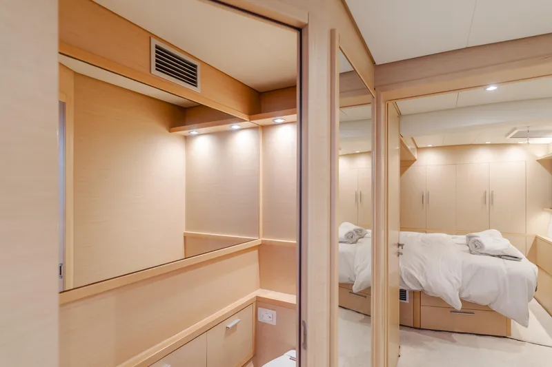 Sunset O Yacht Photos Pics Luxurious interior of 2019 Lagoon 620 yacht with modern bedroom and elegant wood finishes.