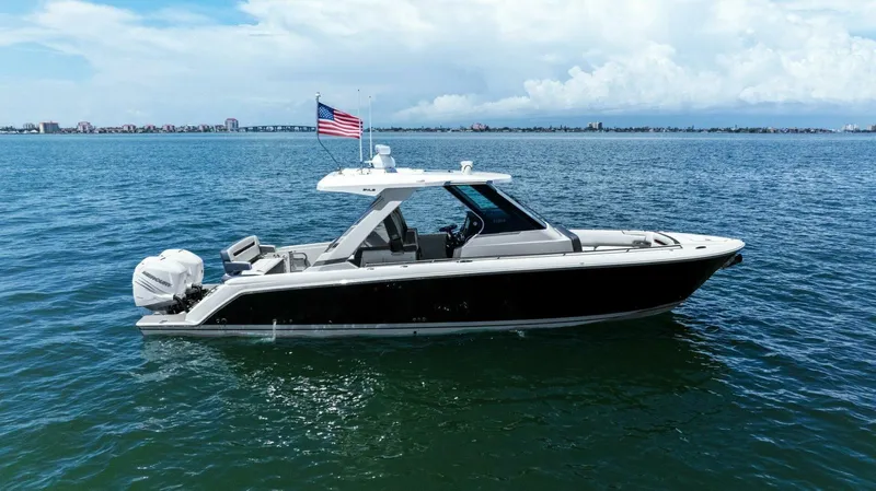  Yacht Photos Pics 2021 Tiara Yachts 34 Sport LS - Profile