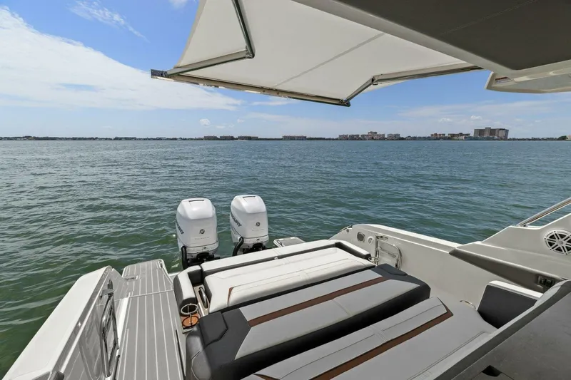  Yacht Photos Pics 2021 Tiara Yachts 34 Sport LS - Stern