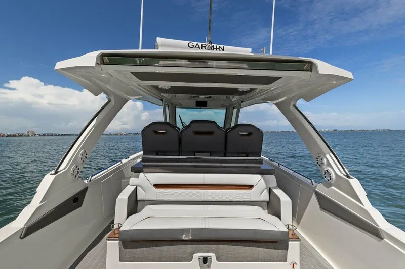  Yacht Photos Pics 2021 Tiara Yachts 34 Sport LS - Stern