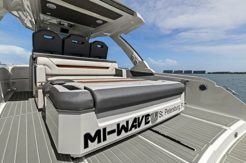  Yacht Photos Pics 2021 Tiara Yachts 34 Sport LS - Stern