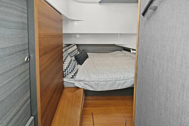  Yacht Photos Pics 2021 Tiara Yachts 34 Sport LS - Stateroom