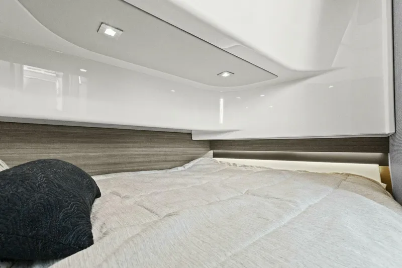  Yacht Photos Pics 2021 Tiara Yachts 34 Sport LS - Stateroom