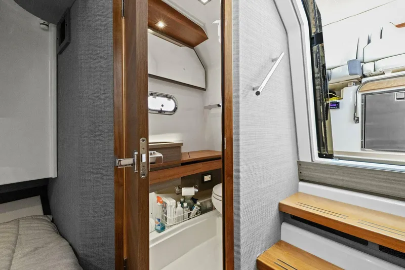  Yacht Photos Pics 2021 Tiara Yachts 34 Sport LS - Head