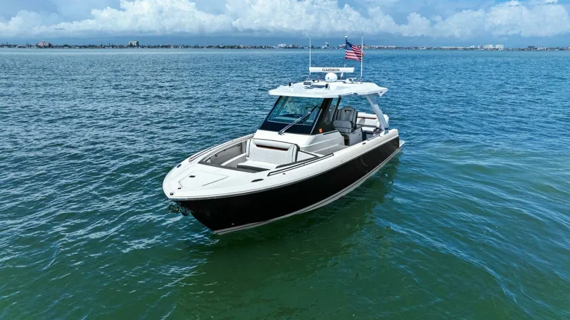  Yacht Photos Pics 2021 Tiara Yachts 34 Sport LS - Profile