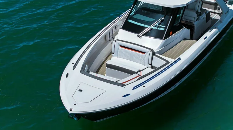  Yacht Photos Pics 2021 Tiara Yachts 34 Sport LS - Profile