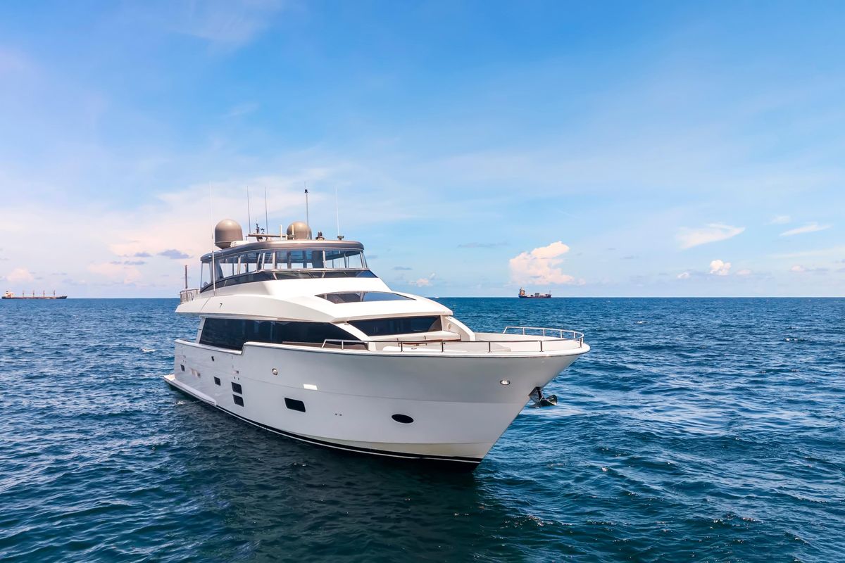 2019 Hatteras 91 