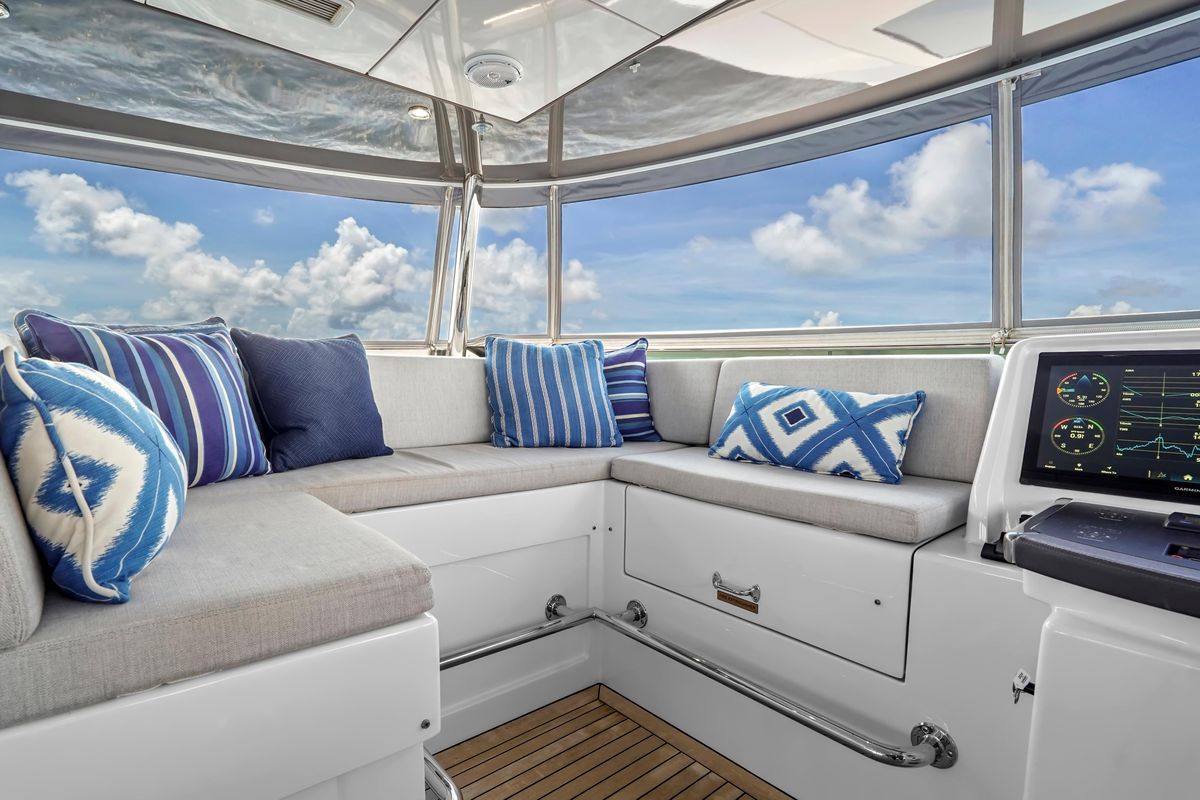 2019 Hatteras 91 