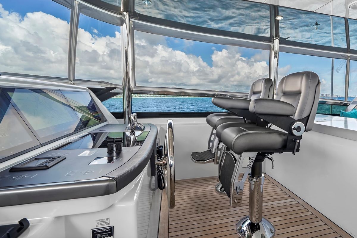 2019 Hatteras 91 