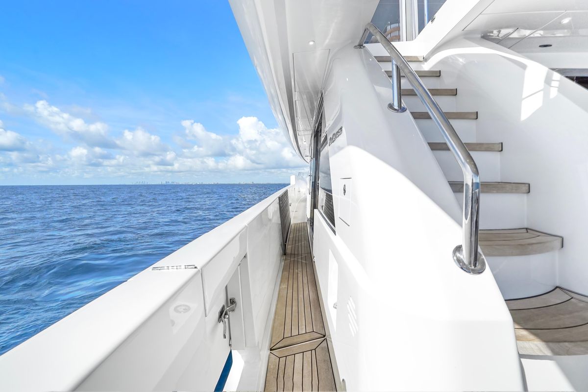 2019 Hatteras 91 