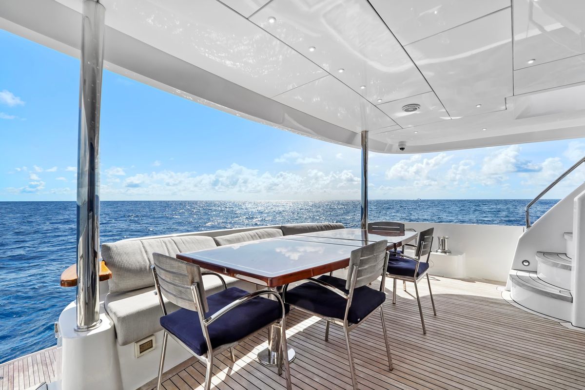 2019 Hatteras 91 