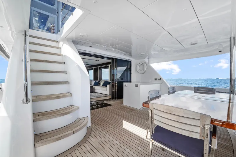 Surplus Lines Yacht Photos Pics Luxurious 2019 Hatteras M90 Panacera yacht interior with elegant seating and ocean view.