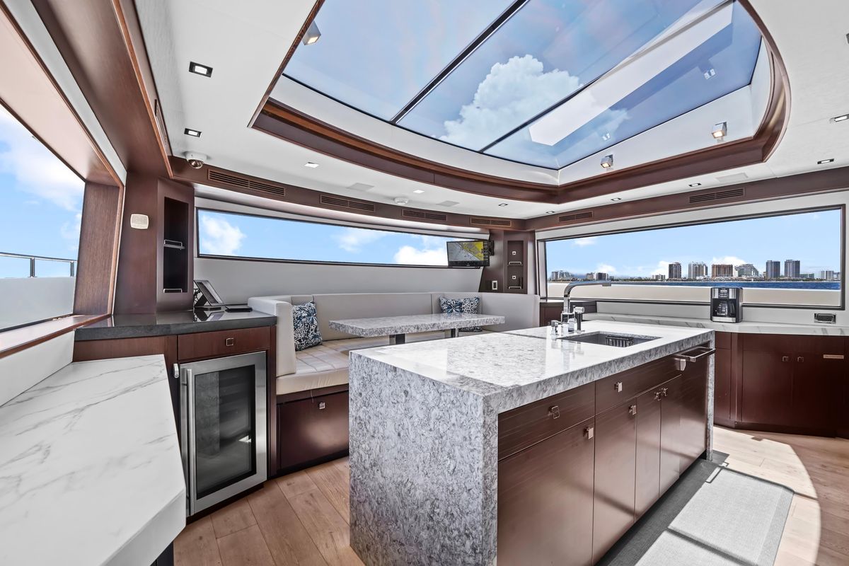 2019 Hatteras 91 