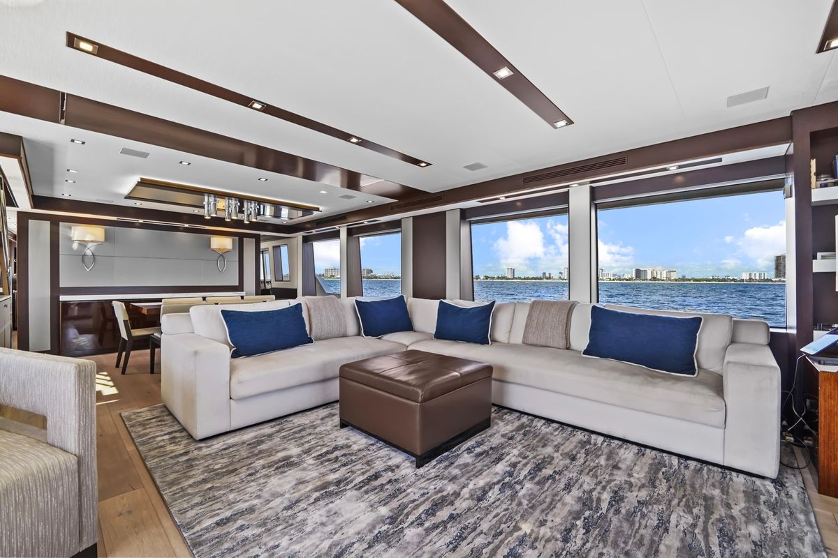 2019 Hatteras 91 