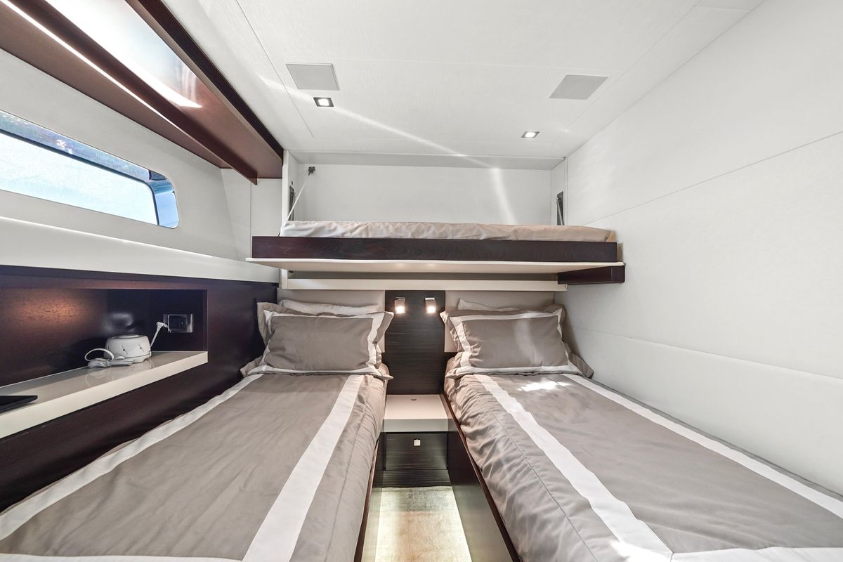 2019 Hatteras 91 
