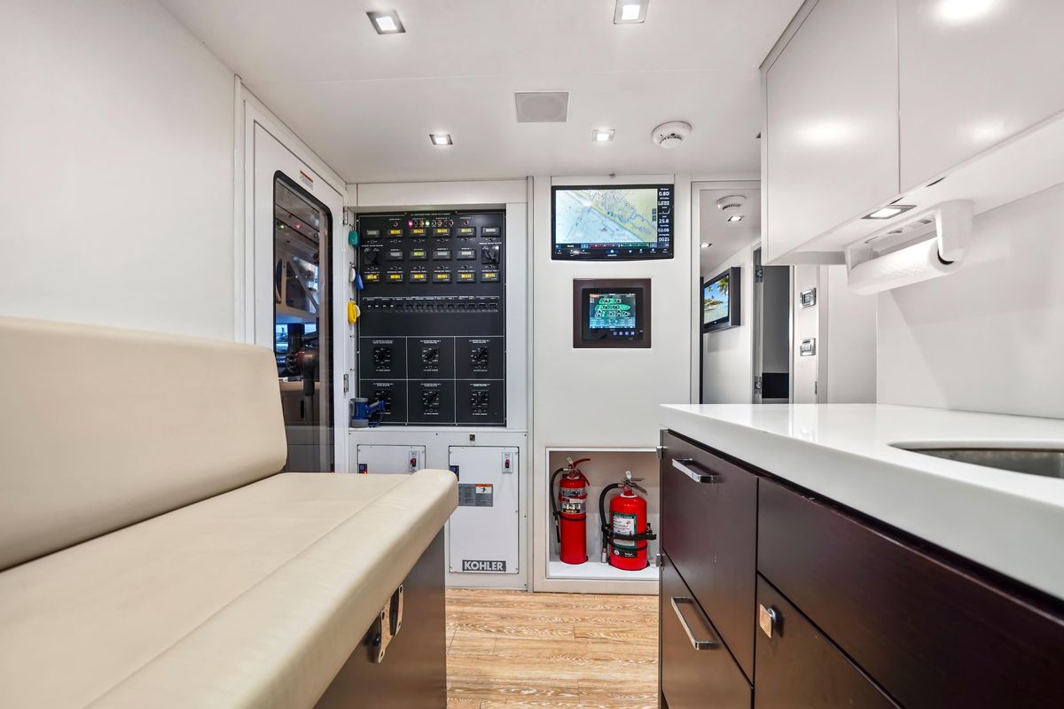 2019 Hatteras 91 