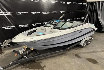 Sea Ray SLX 260