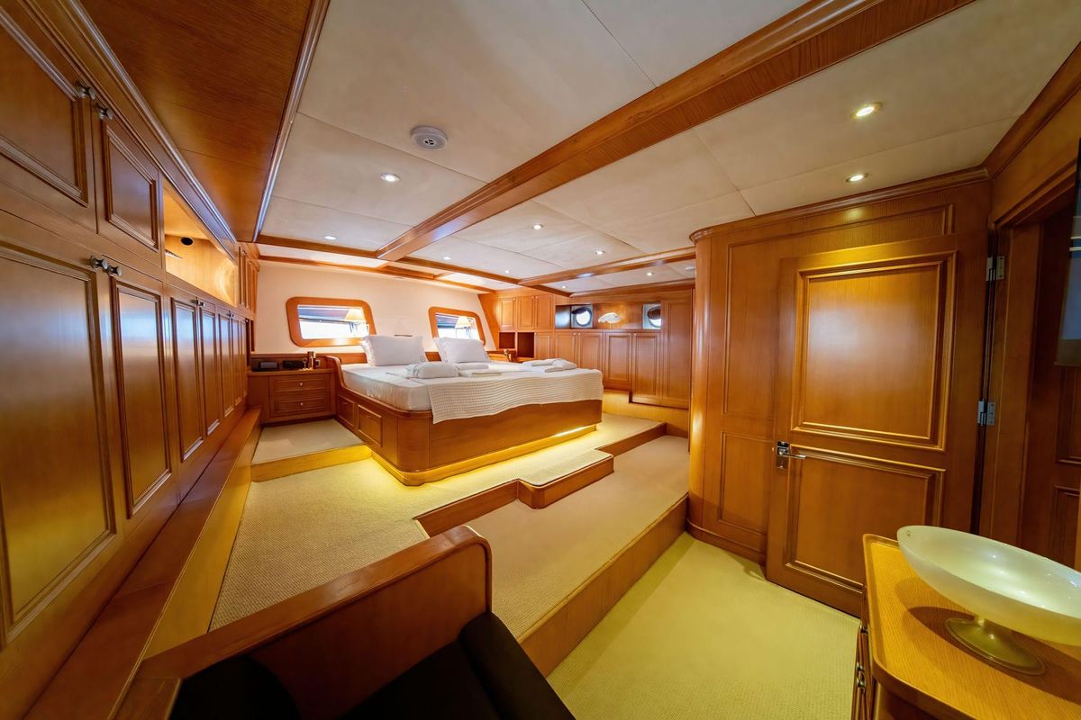 2015 Custom 134 