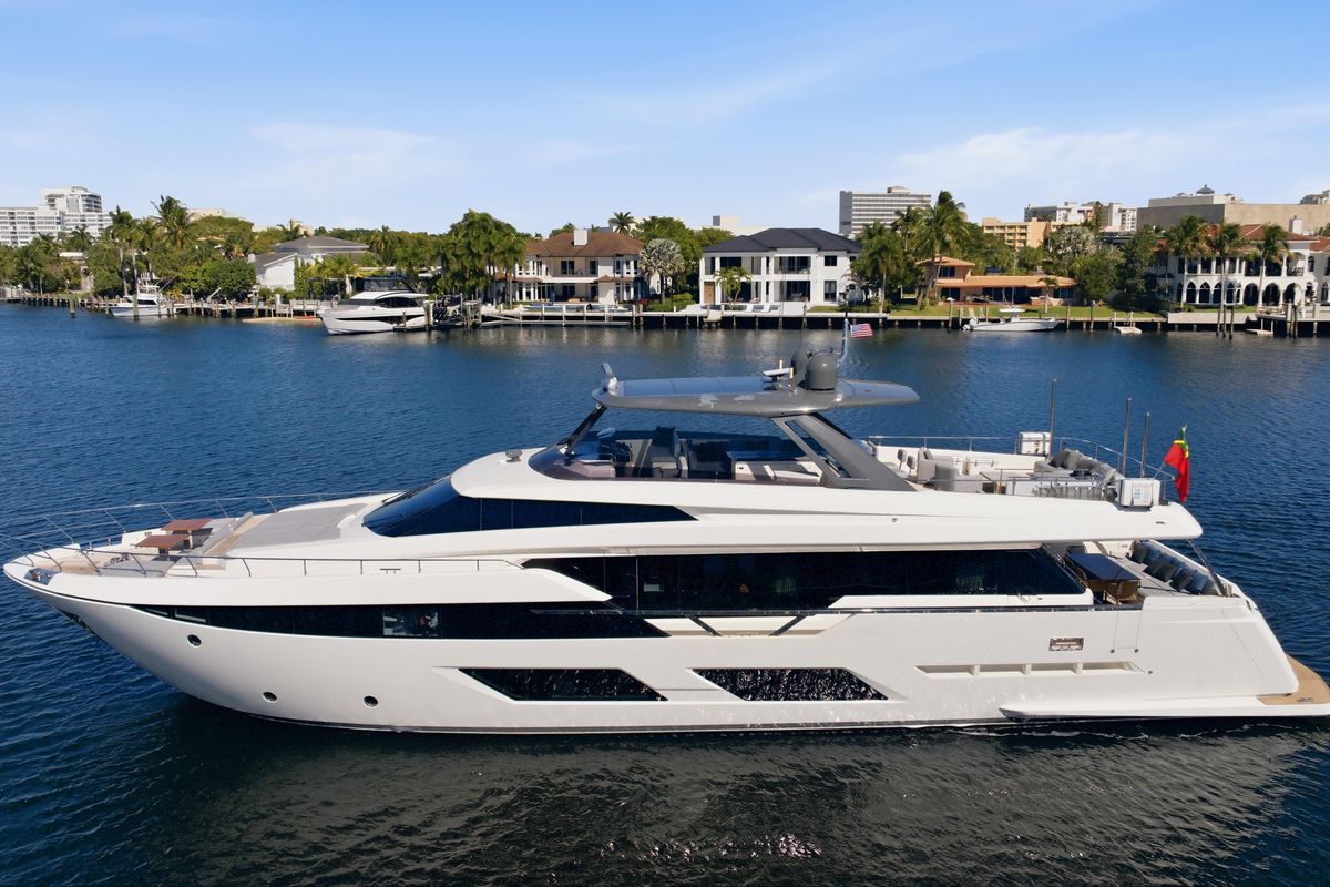 2018 Ferretti Yachts 92 