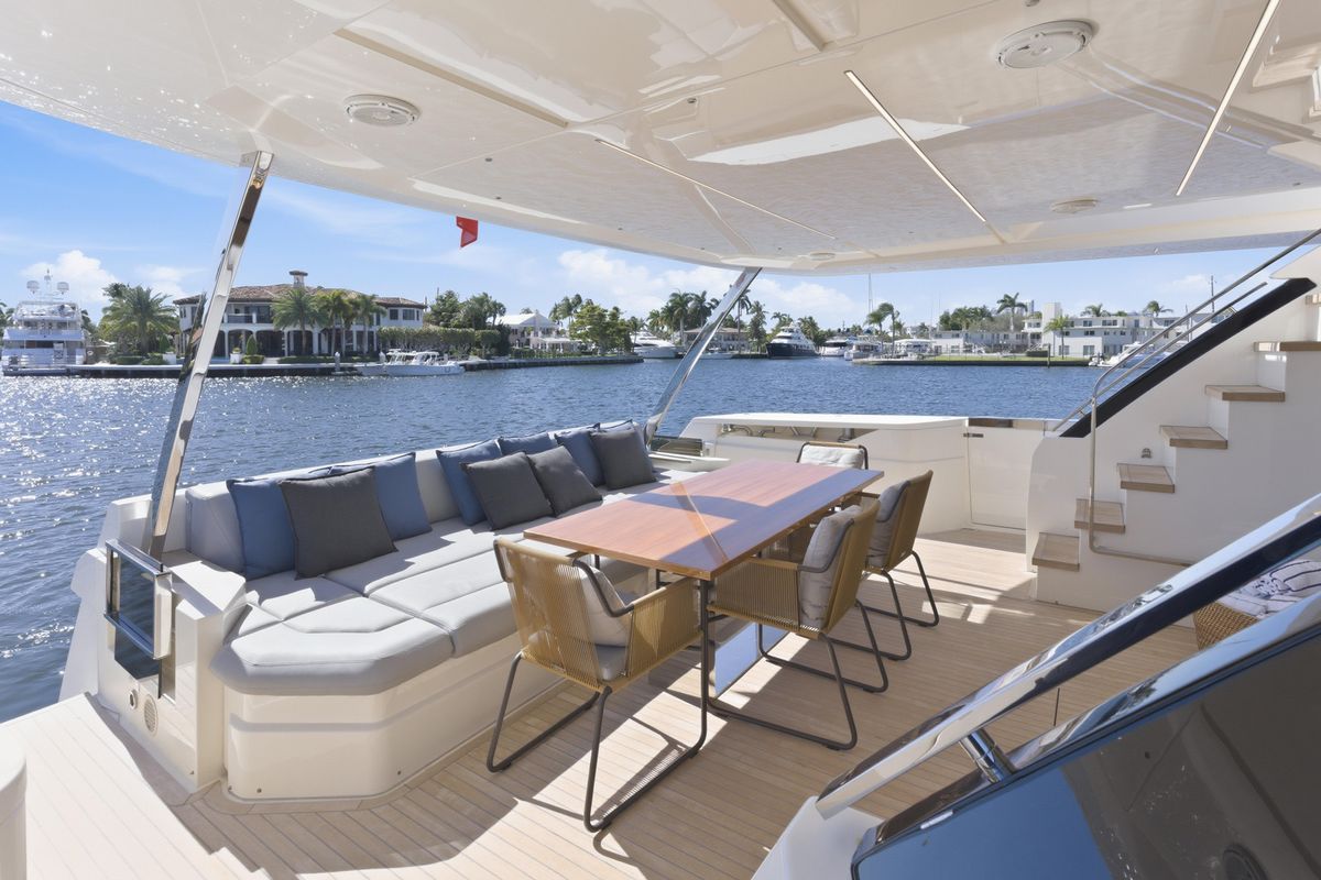 2018 Ferretti Yachts 92 