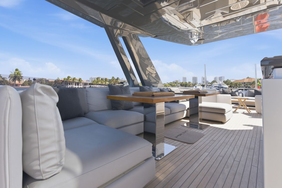 2018 Ferretti Yachts 92 