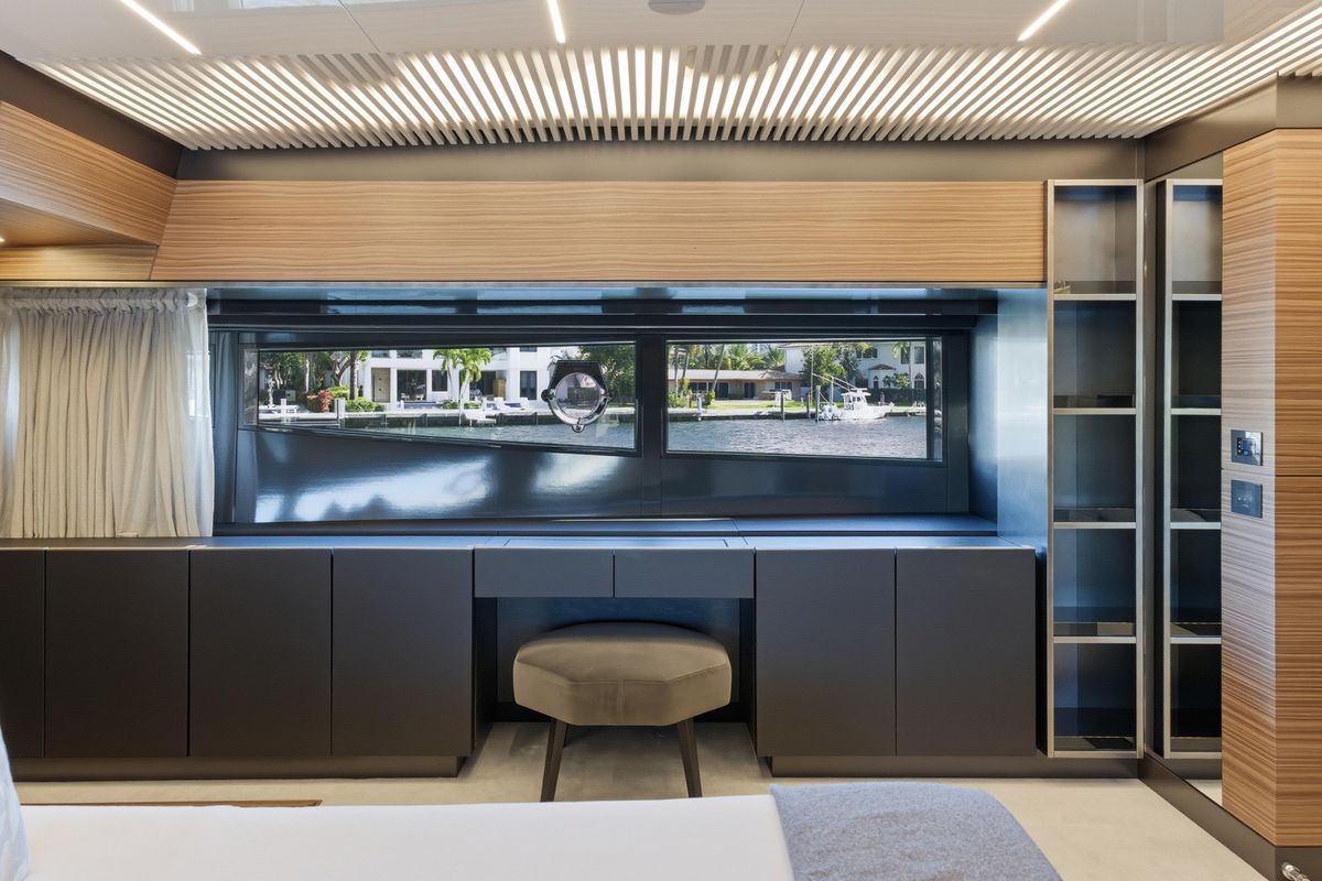 2018 Ferretti Yachts 92 