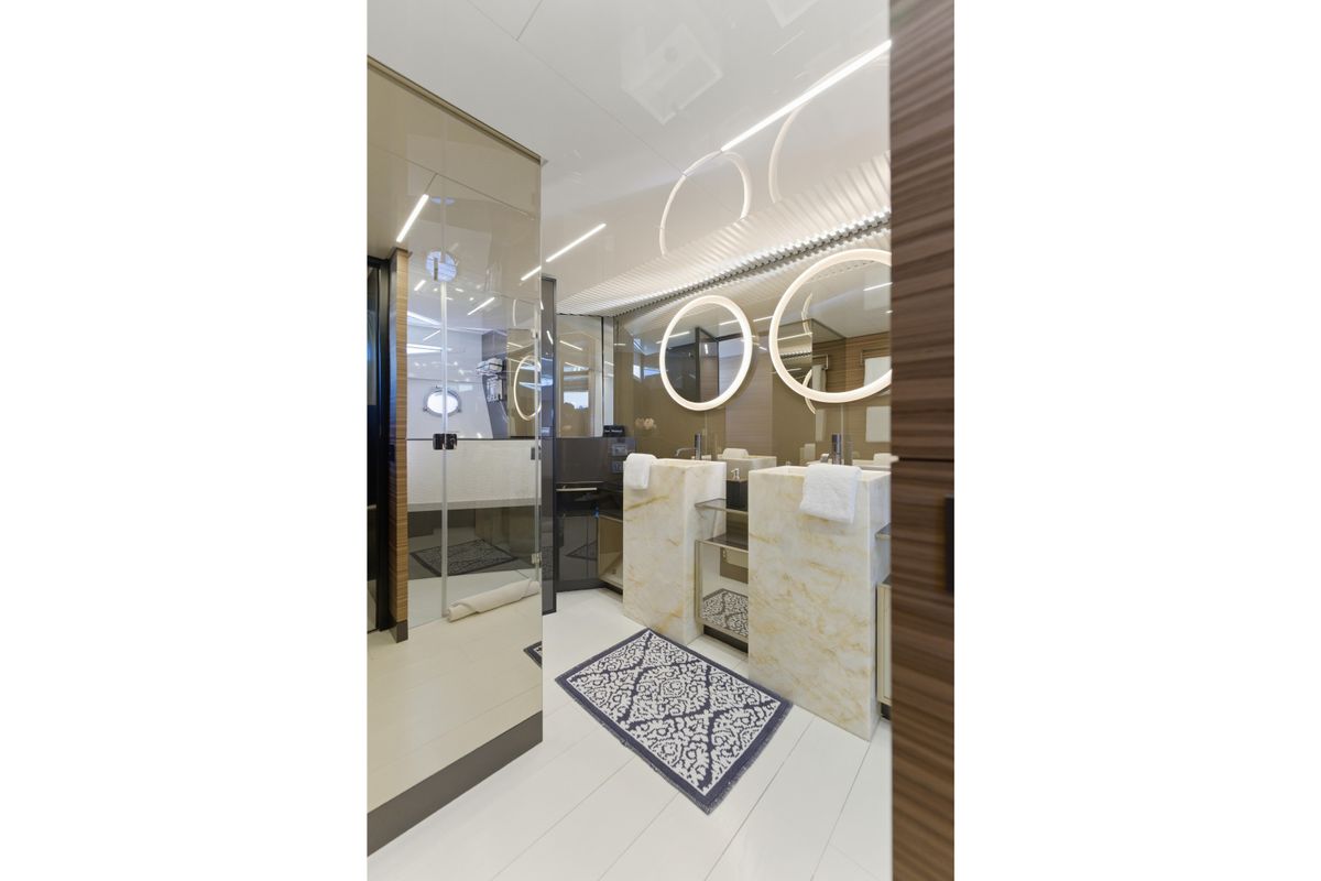 2018 Ferretti Yachts 92 