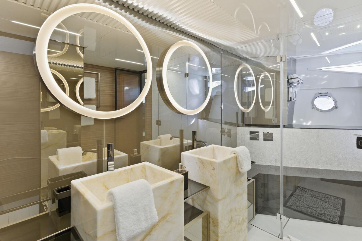 2018 Ferretti Yachts 92 