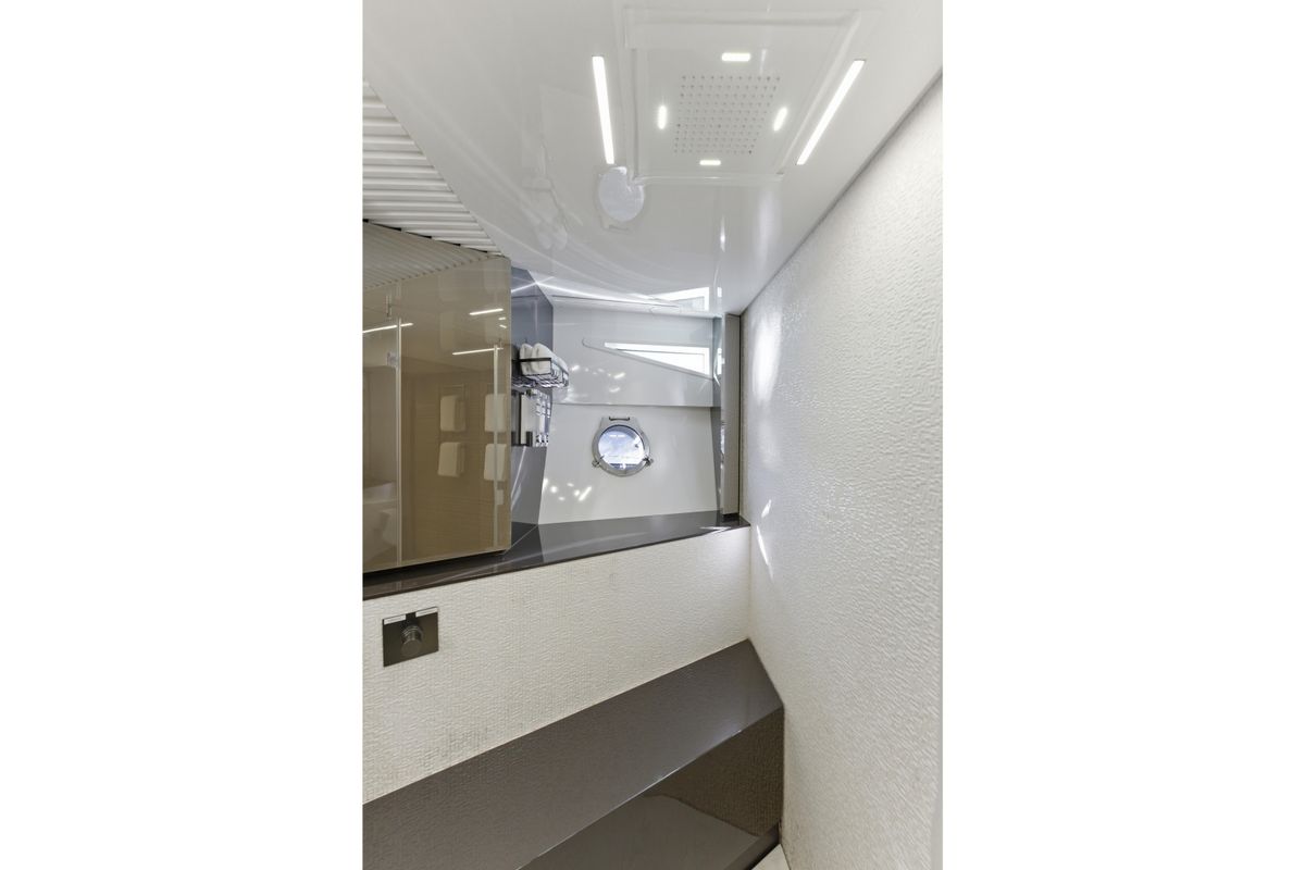 2018 Ferretti Yachts 92 