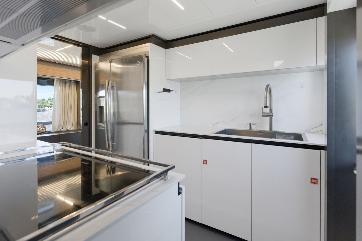 2018 Ferretti Yachts 92 