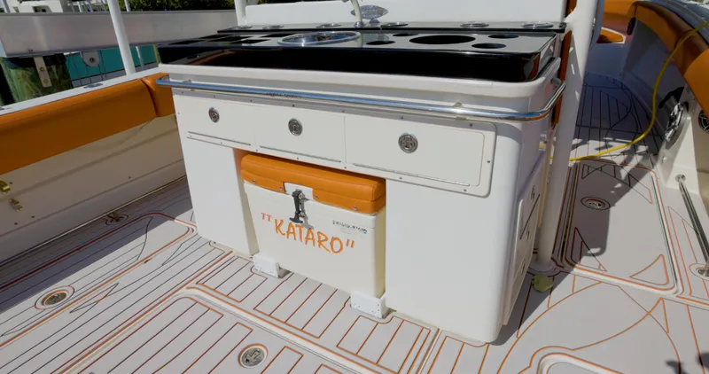  Yacht Photos Pics 2009 Hydra-Sports 4200 SF boat deck with storage and cooler.